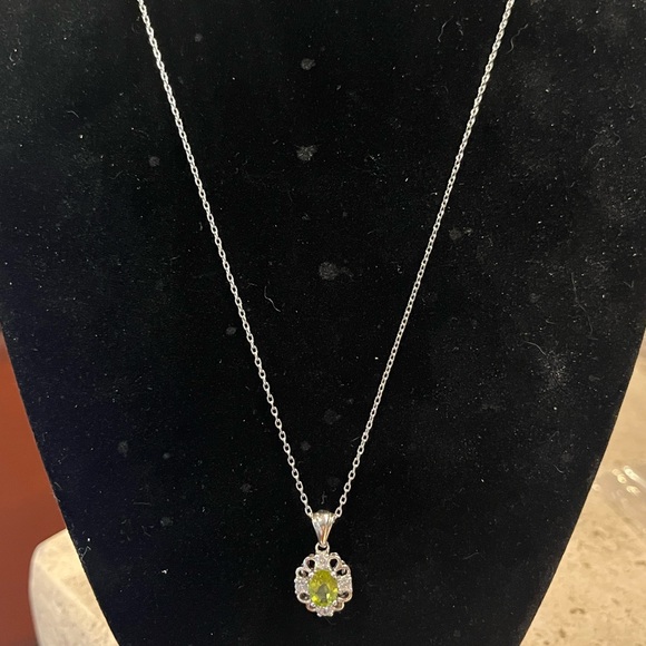 Sterling silver peridot 18” necklace - Picture 2 of 5